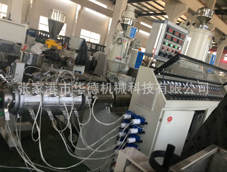 PPR two-layer three-layer composite silicon core plastic pipe production line
